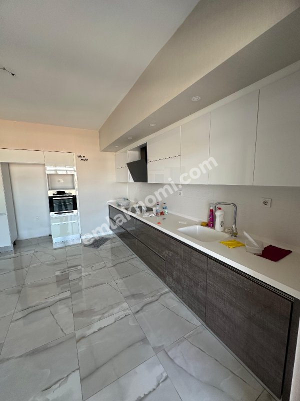 Karaman Pirireis Mahallesi Satılık 4+1 Daire - Fotoğraf 2