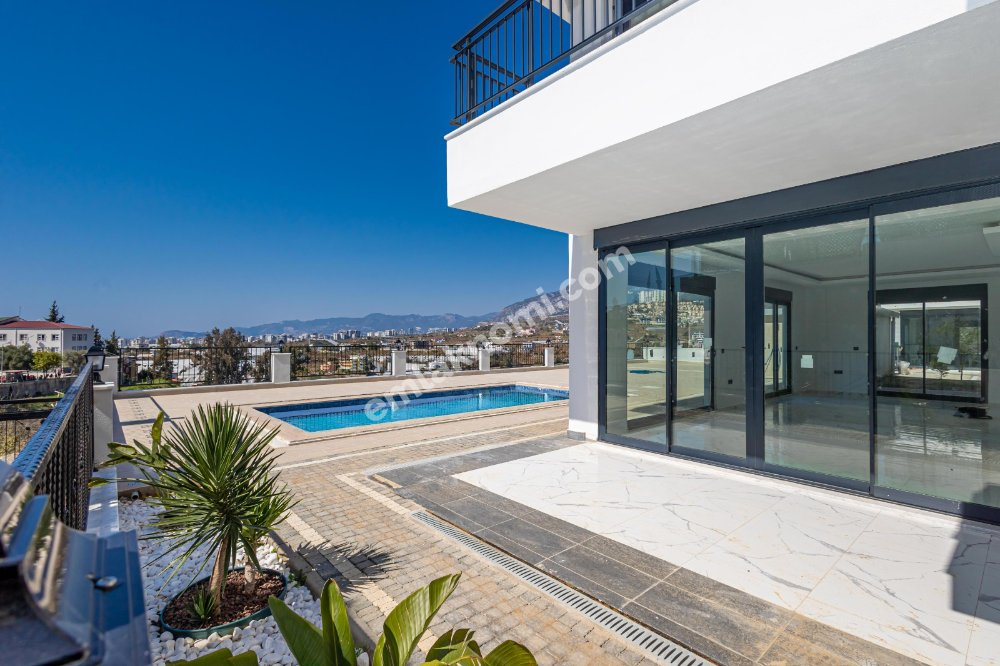 Antalya Kargıcak Mahallesi Satılık 4+1 Villa - Fotoğraf 1