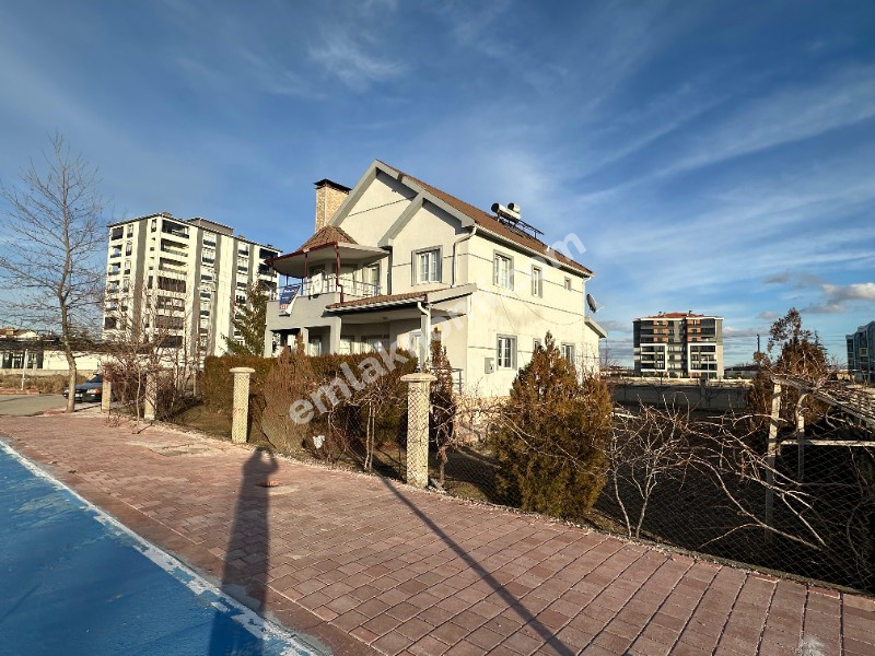 Karaman Yenişehir Mahallesi Satılık 4+1 Müstakil Ev | Emlakmaster - Fotoğraf 11